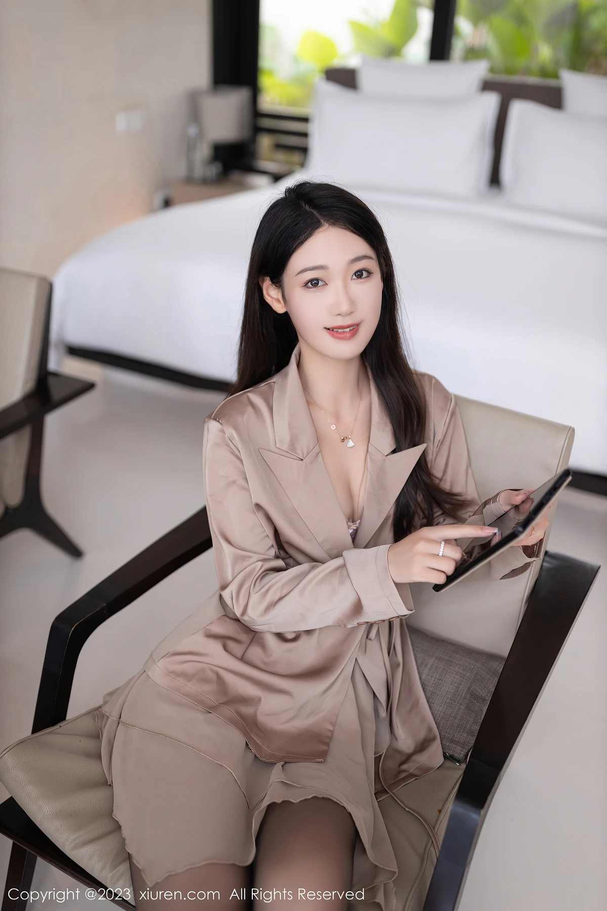 XiuRen No.7333唐安琪:巴厘岛80P写真暴击!黑丝+性感装,让你秒变全场焦点 - 2