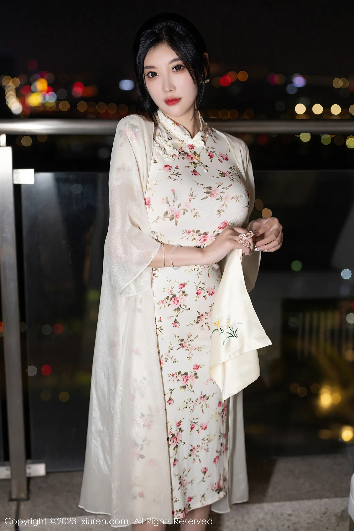 XiuRen No.7363 杨晨晨Yome：安吉旅拍藏东方魅！米色旗袍裹丰腴曲线，86P全是女生想拍的高级感 - 3