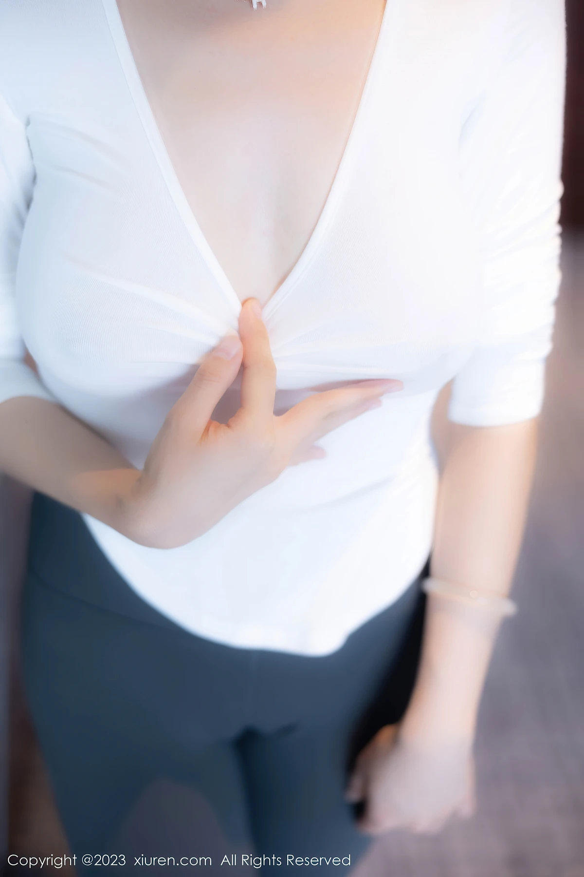 XiuRen No.7370 新人唐宁宁：瑜伽裤裹出的丰腴活力，80P藏不住的魅力表达 - 4