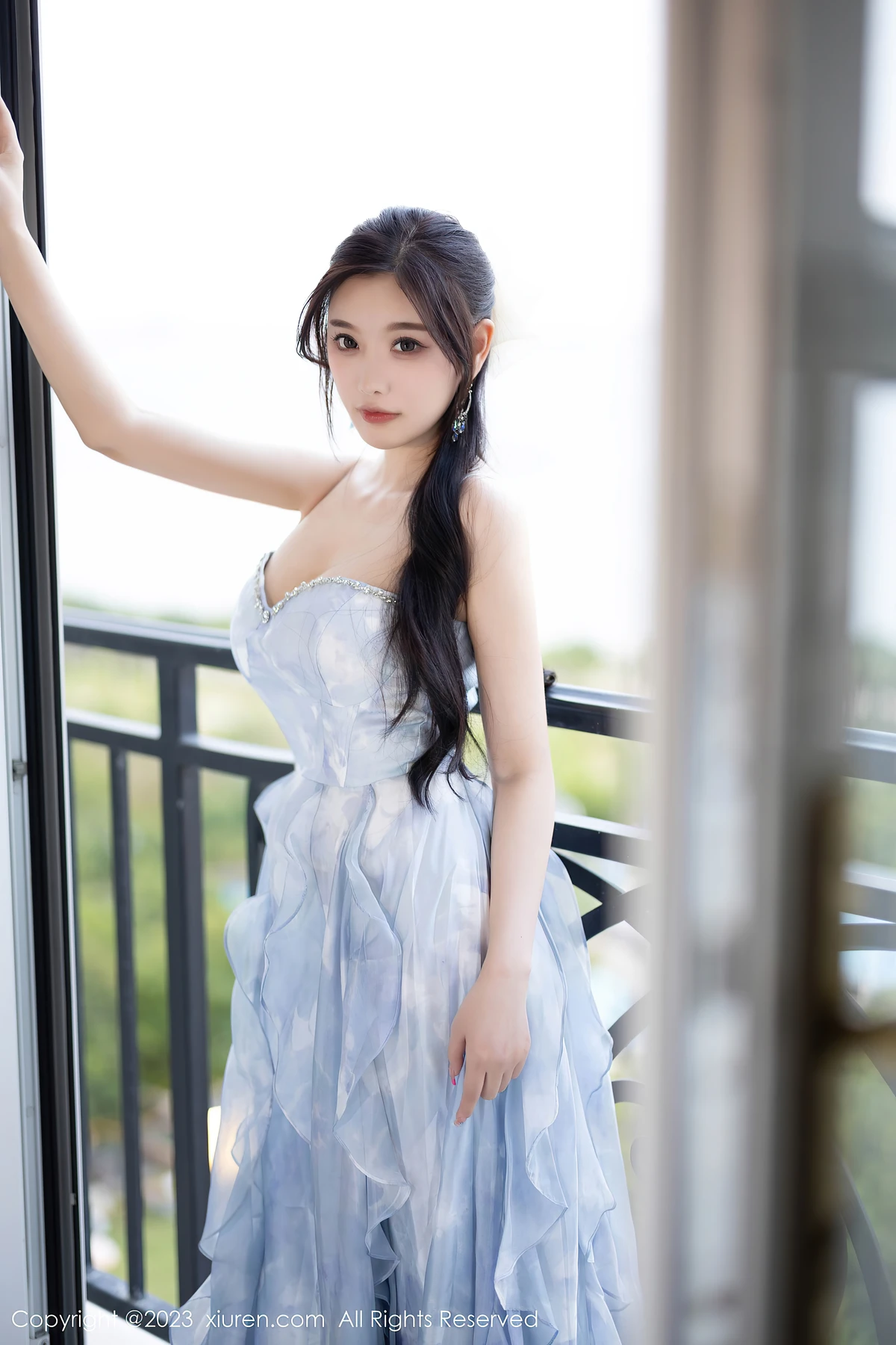 XiuRen No.7382 杨晨晨Yome：低胸裙叠超薄丝滑的致命诱惑，121P解锁你的自信高光时刻 - 5