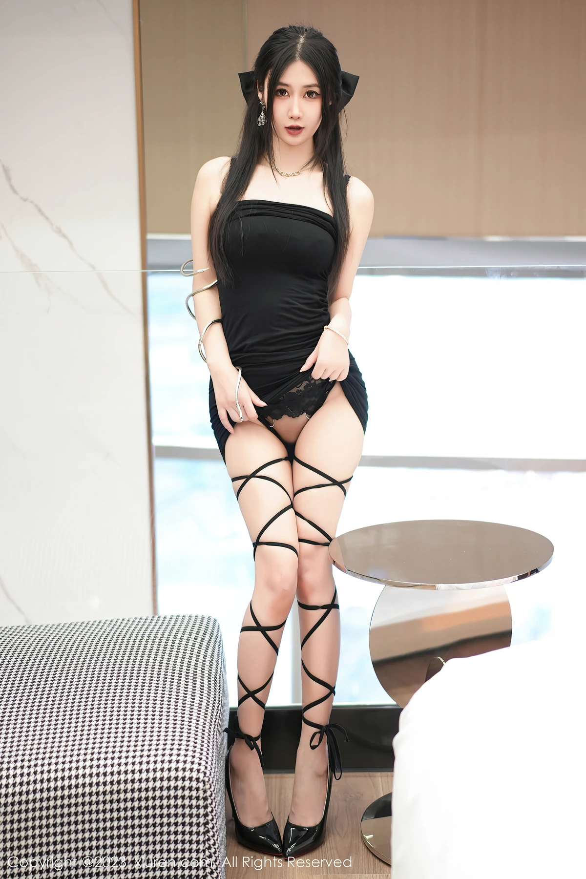 XiuRen No.7394 laura阿姣：22岁成都甜妹的反差性感，薄纱短裙藏不住的曼妙曲线 - 6