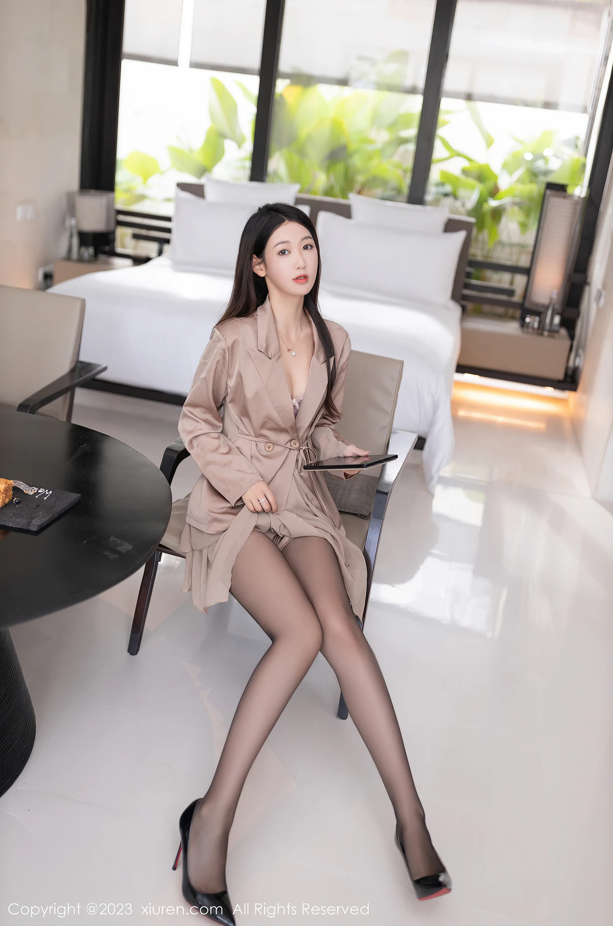 XiuRen No.7333唐安琪:巴厘岛80P写真暴击!黑丝+性感装,让你秒变全场焦点 - 6