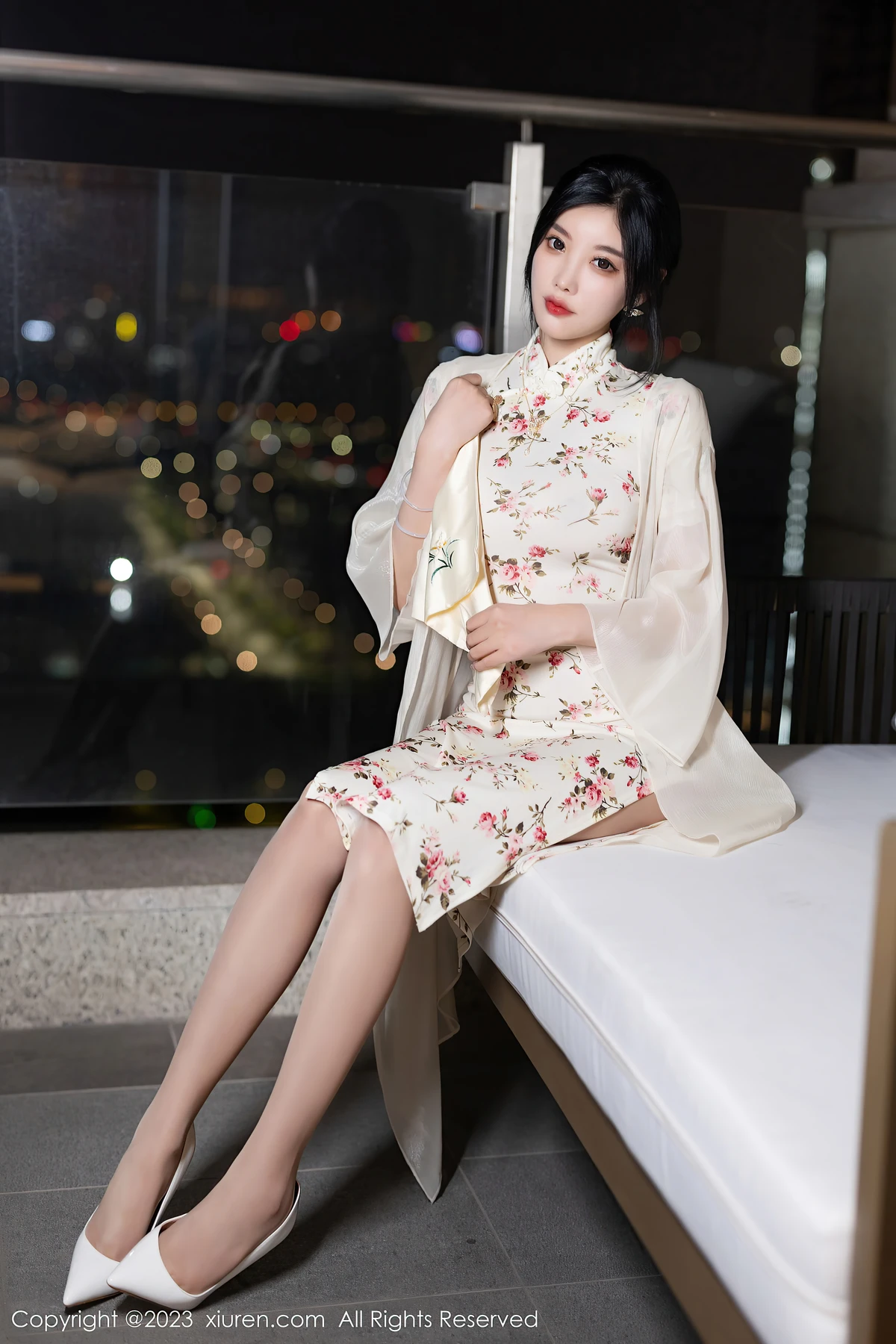 XiuRen No.7363 杨晨晨Yome：安吉旅拍藏东方魅！米色旗袍裹丰腴曲线，86P全是女生想拍的高级感 - 6