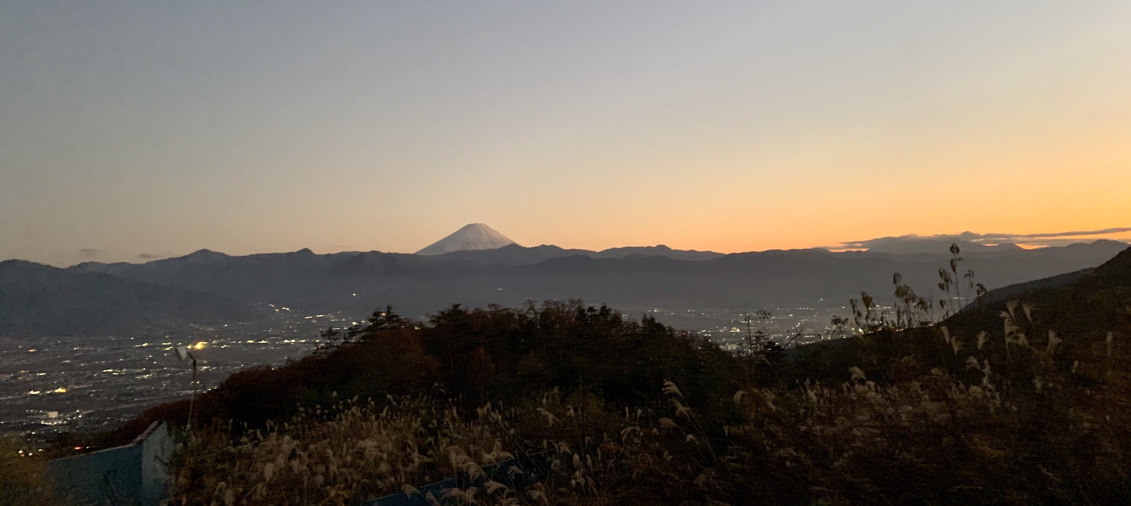 旁晚的富士山