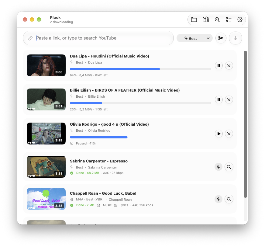Pluck's main window: Dua Lipa and Billie Eilish videos downloading, Olivia Rodrigo paused, and Sabrina Carpenter and Chappell Roan finished, the song with lyrics at AAC 256 kbps