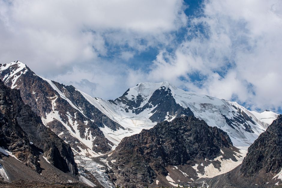 Mountain Stunning View Of Snow Capped Peaks In The Altai Mountains, Russia, Under A Vibrant Blue Sky. HD Wallpaper #3871