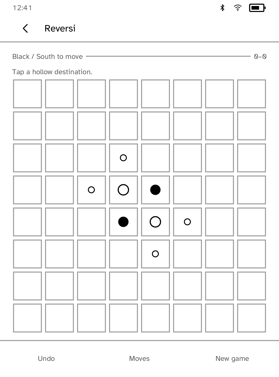 Reversi opening board showing four legal moves and touch controls.