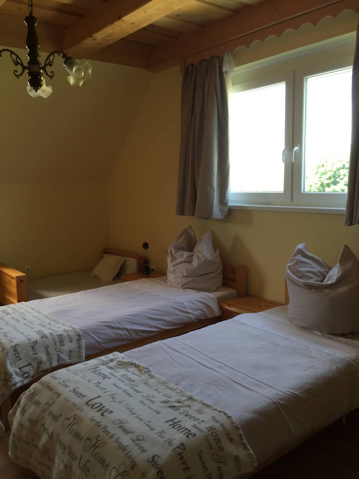 Kétágyas szoba részlet