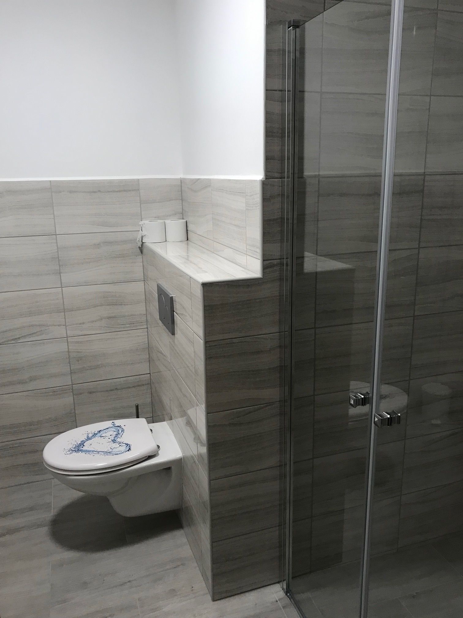 Kétágyas szoba fürdőszoba