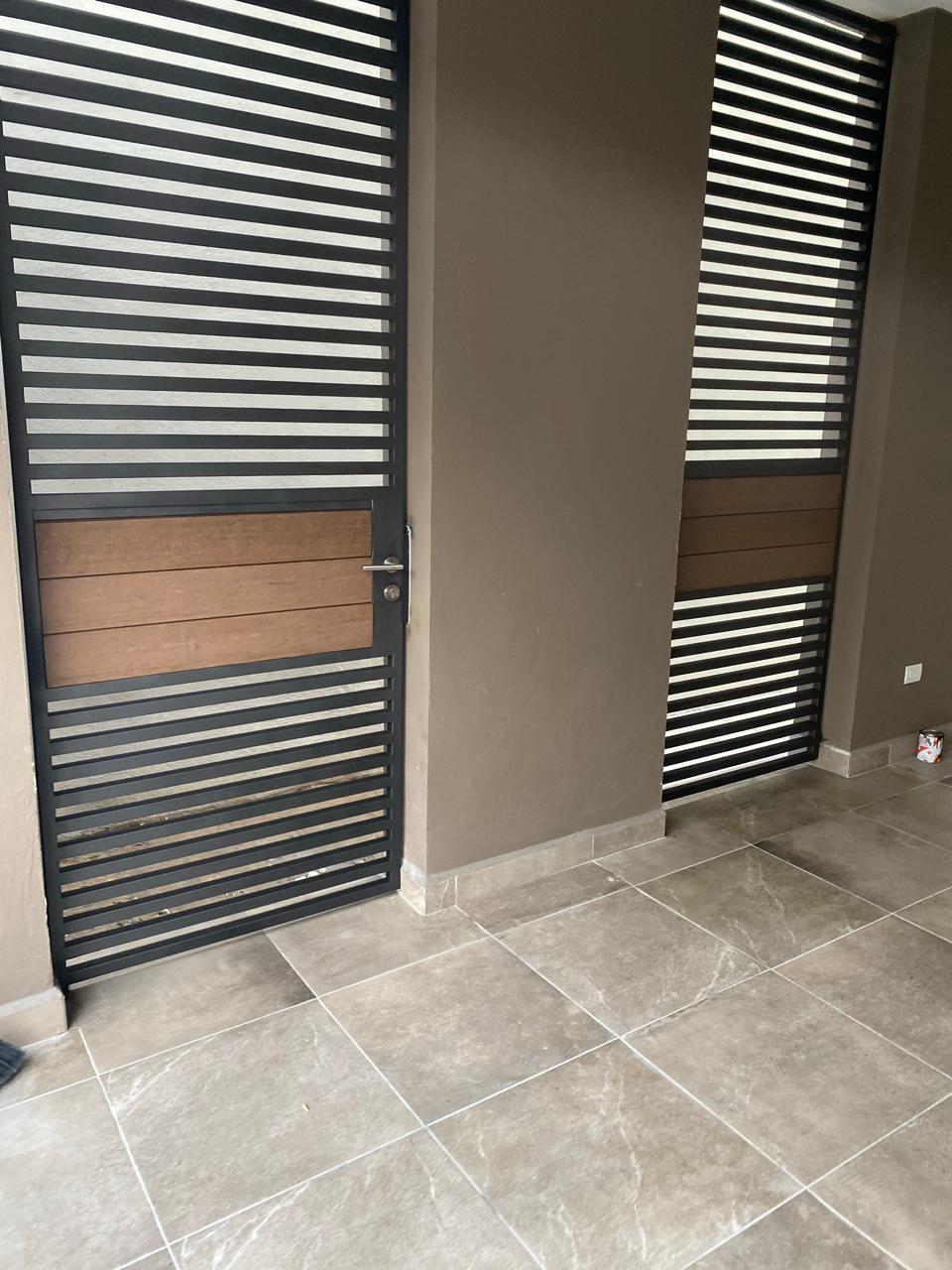 Puerta con louvers