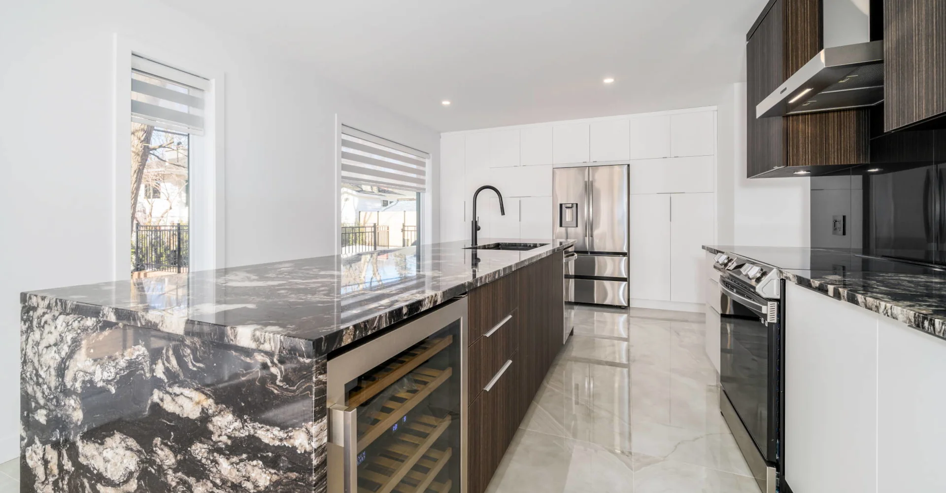 Cuisine contemporaine avec îlot central Vibatis