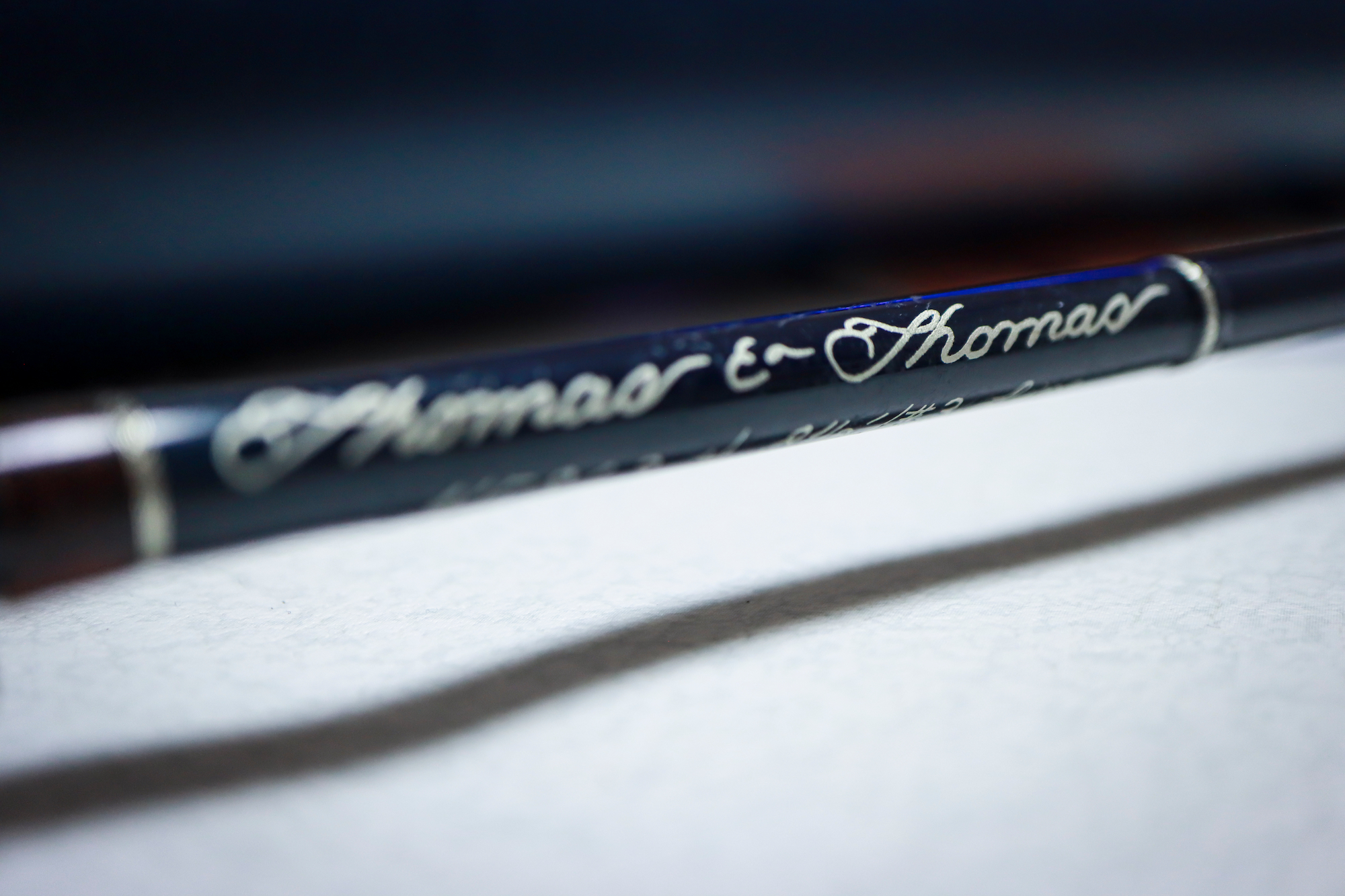 Thomas & Thomas 필기체 각인