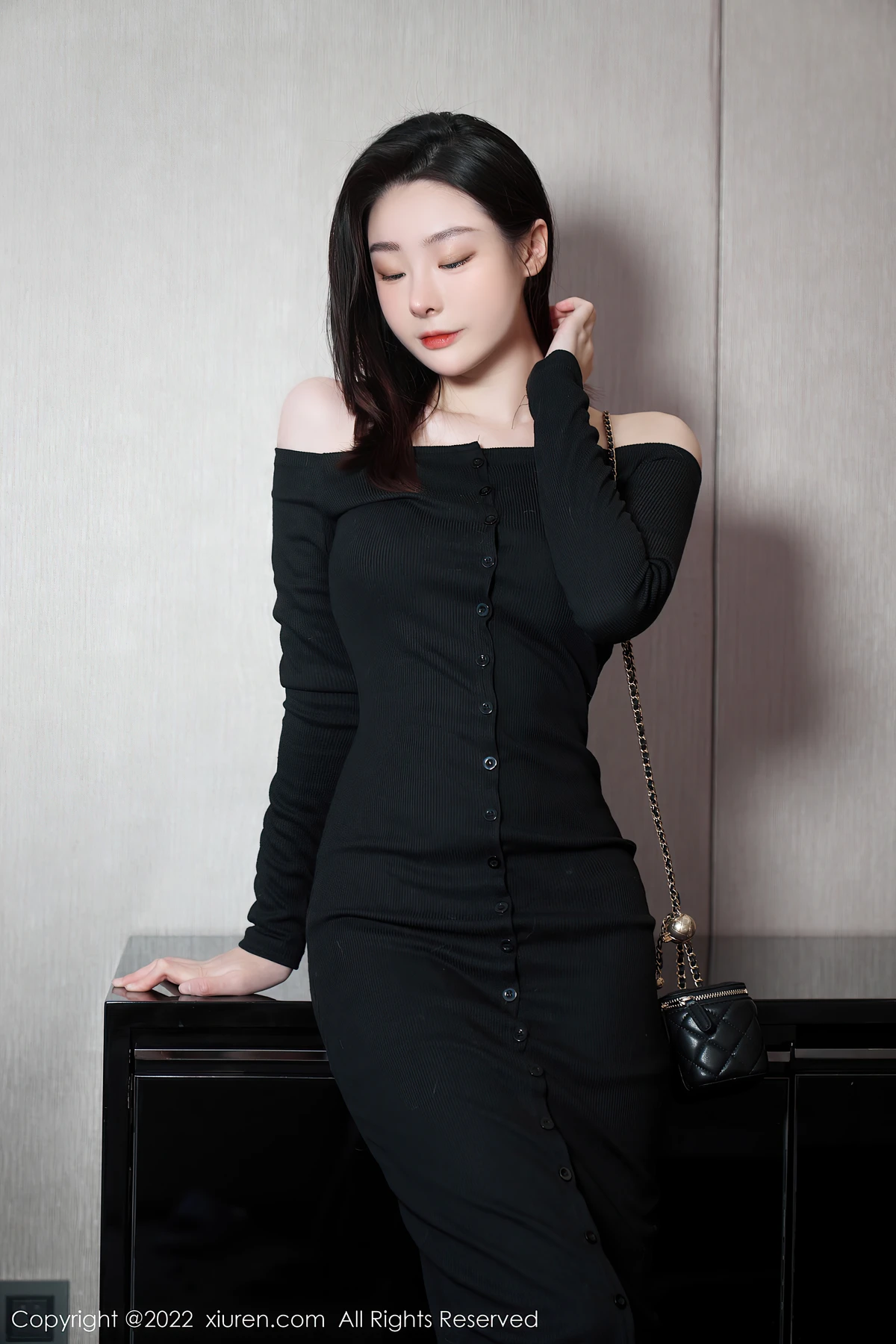 秀人网No.5529 是小逗逗珠海旅拍：别让她的美，只躲在你手机相册里 - 2