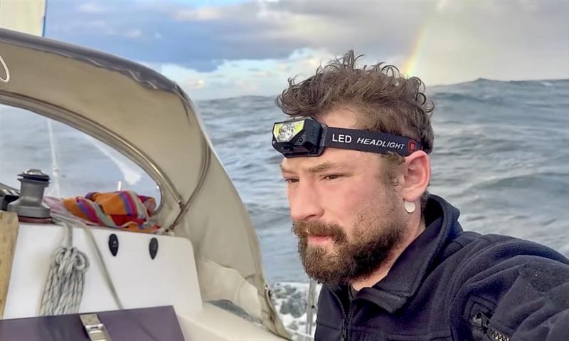 Kimmer sailing at sea