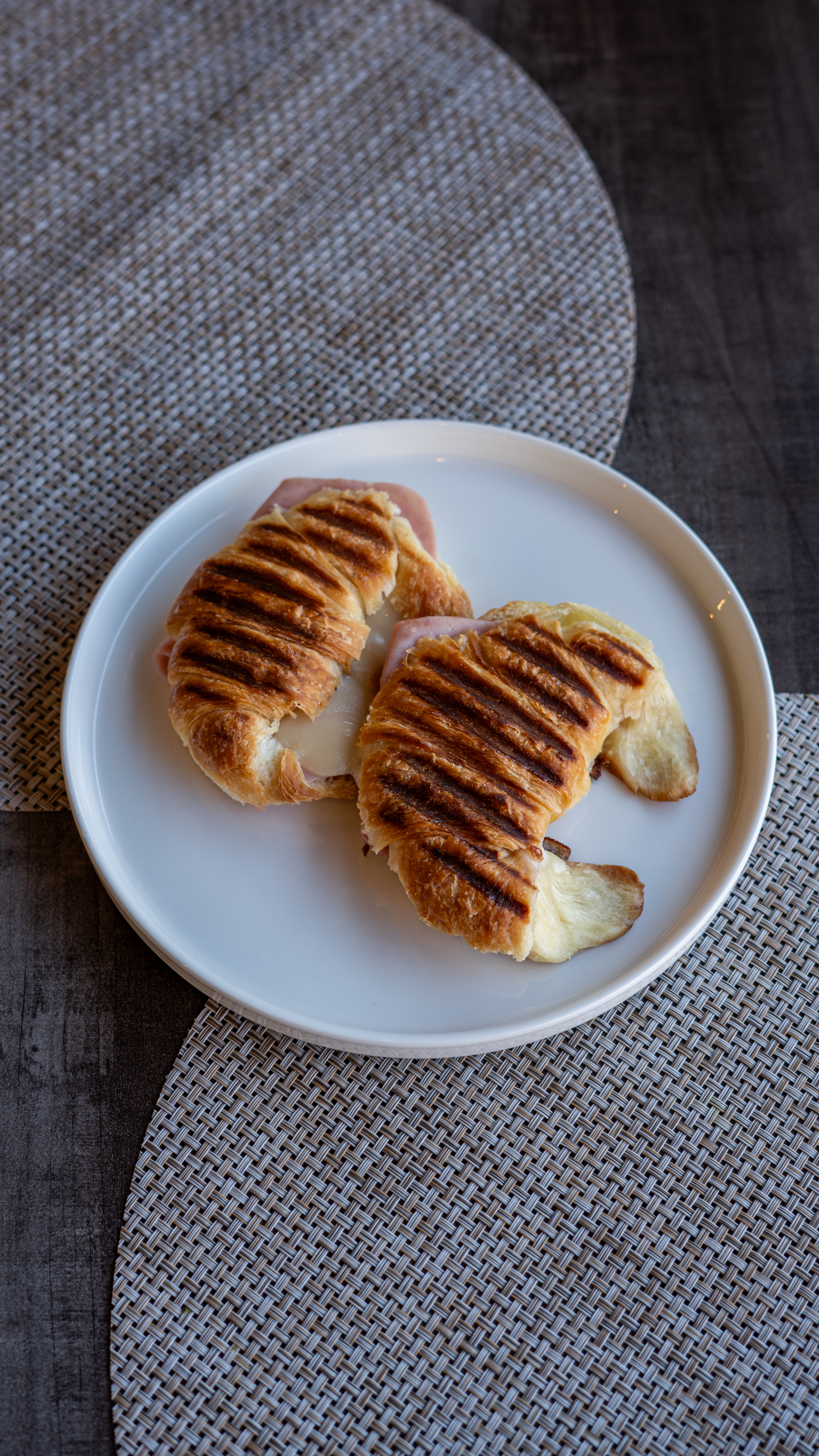 Medialuna jamón y queso