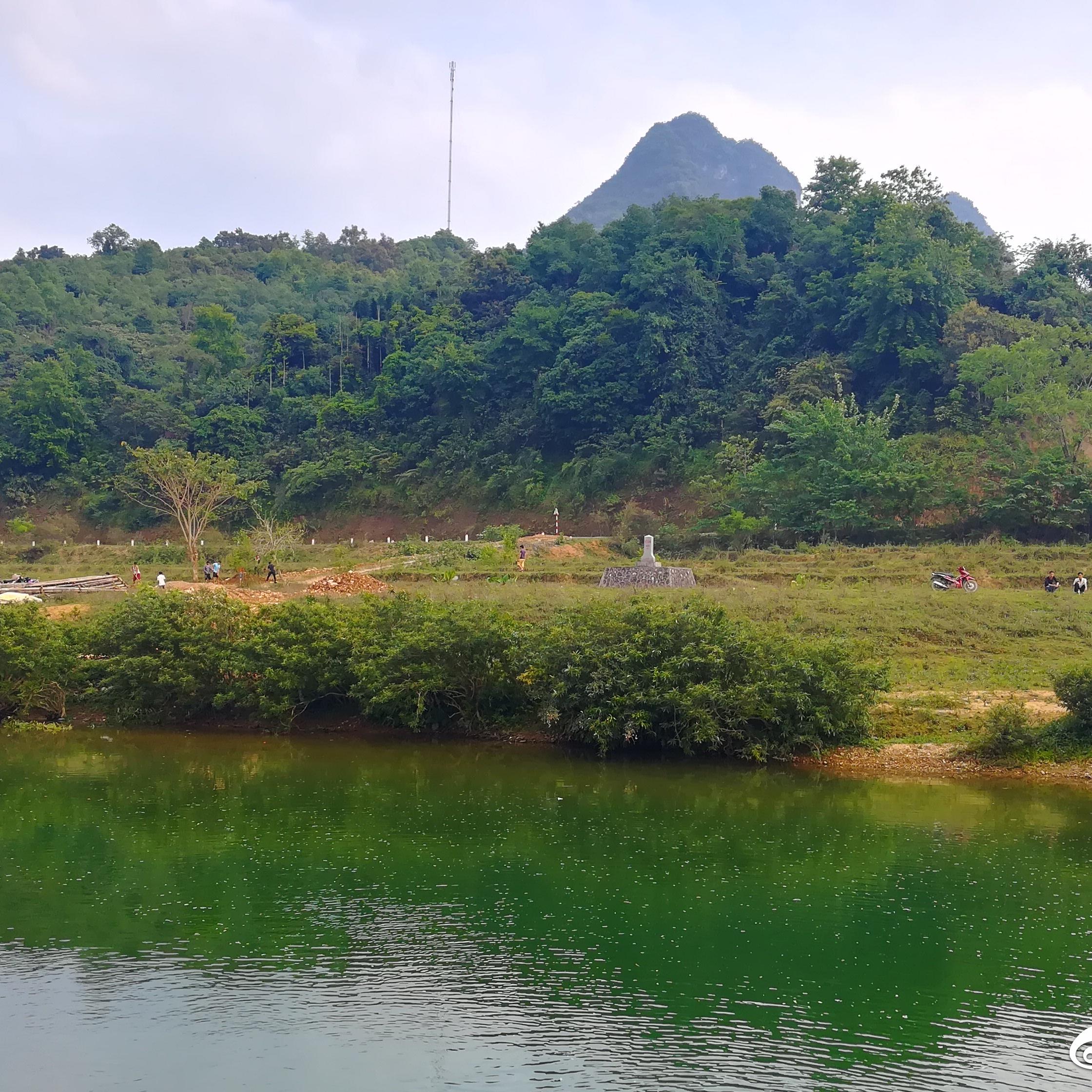 归春河，对面就是越南咯