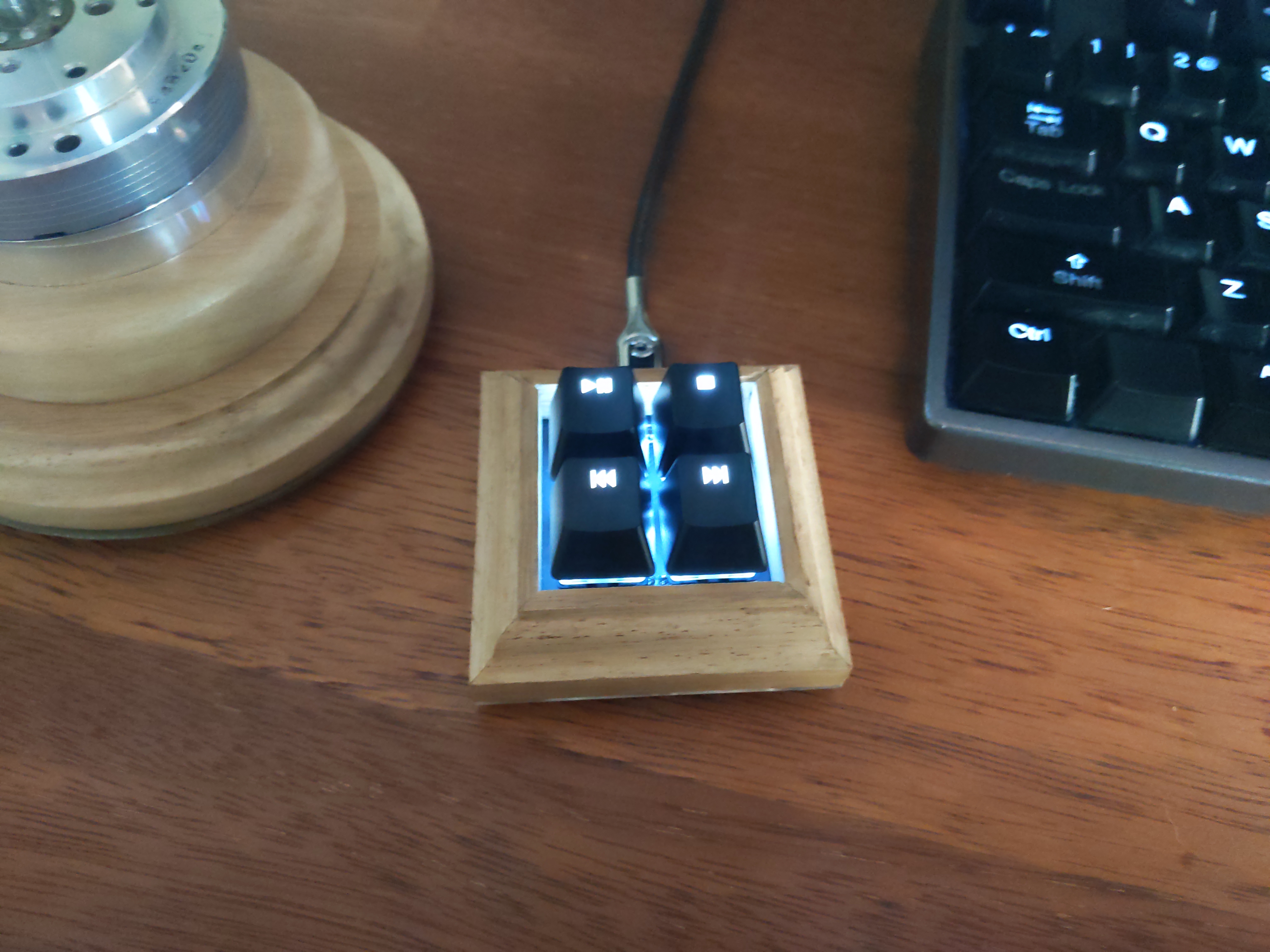 The completed macr0 keypad.