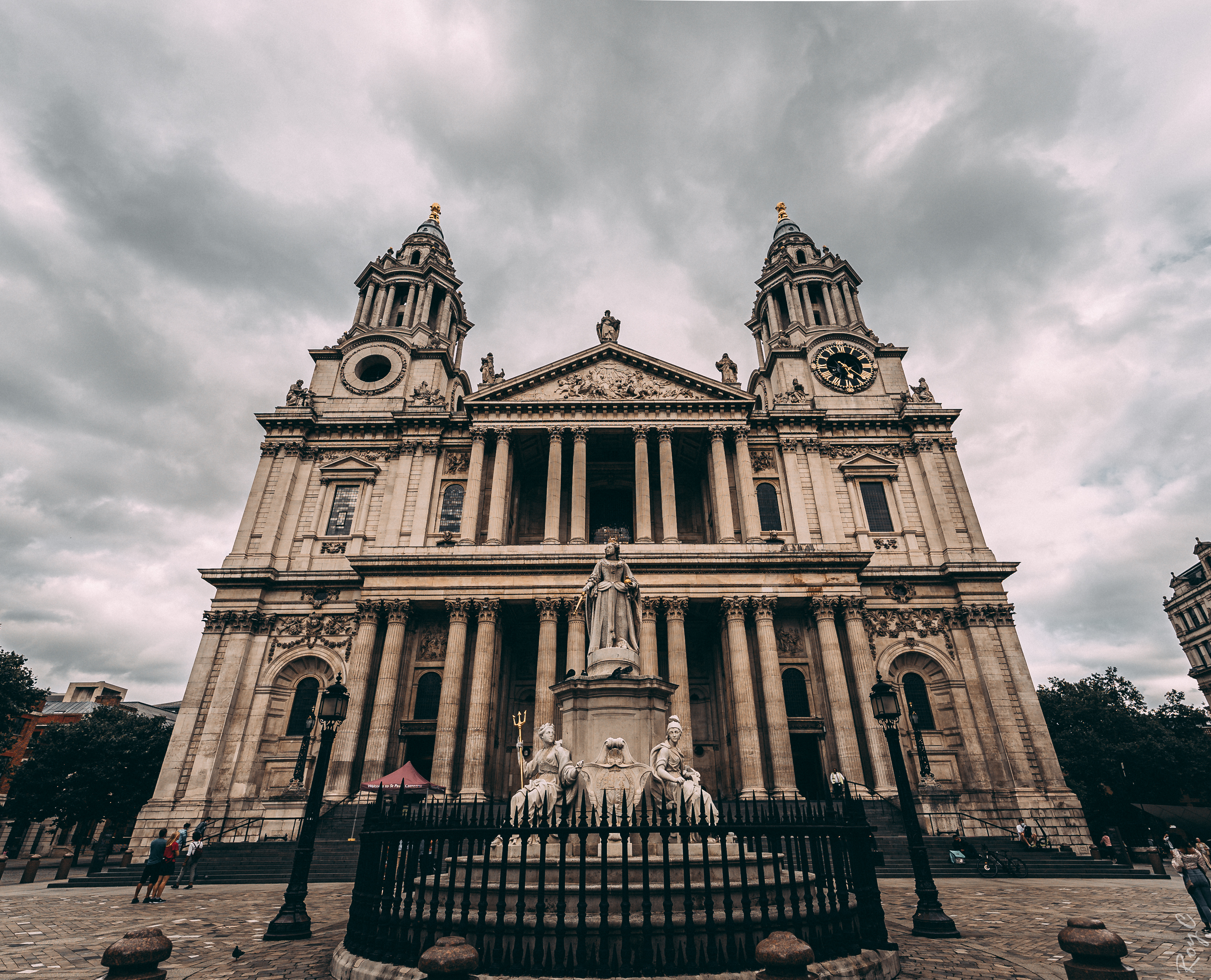 St Paul's Cathedral, side