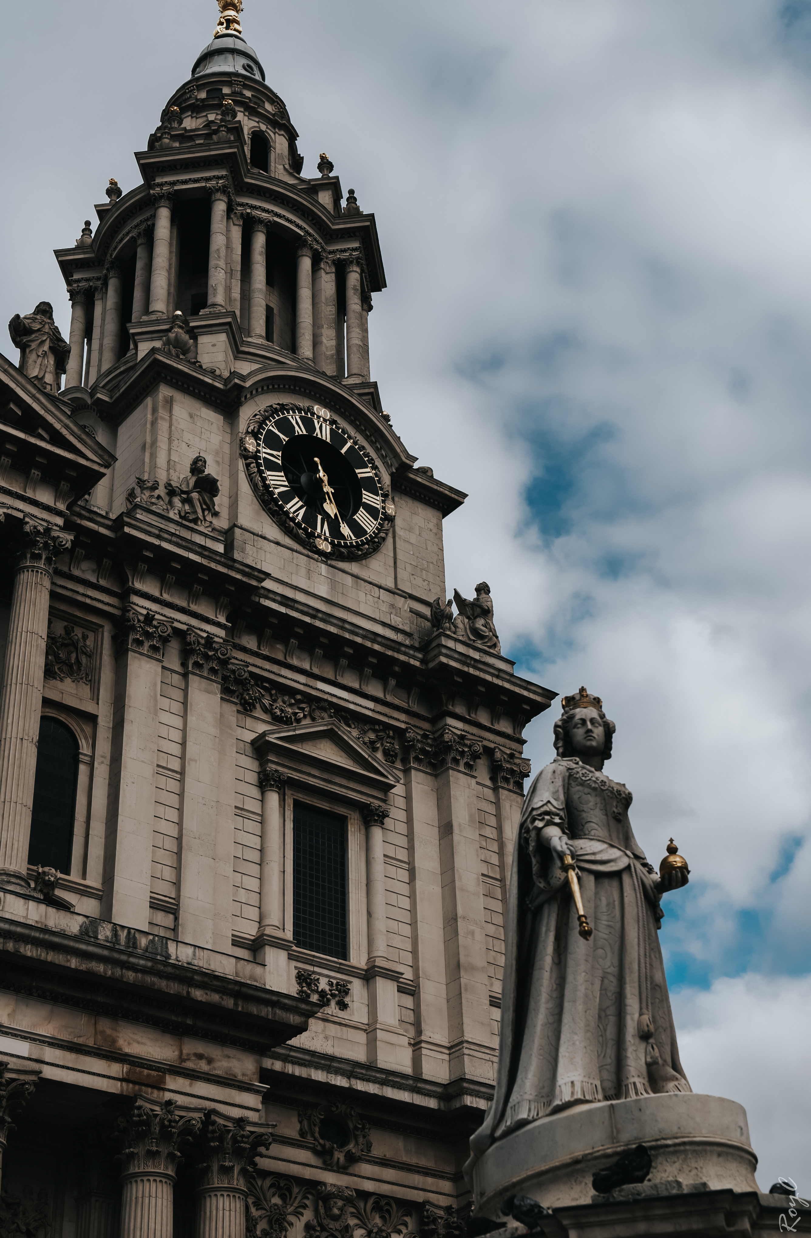 St Paul's Cathedral, side