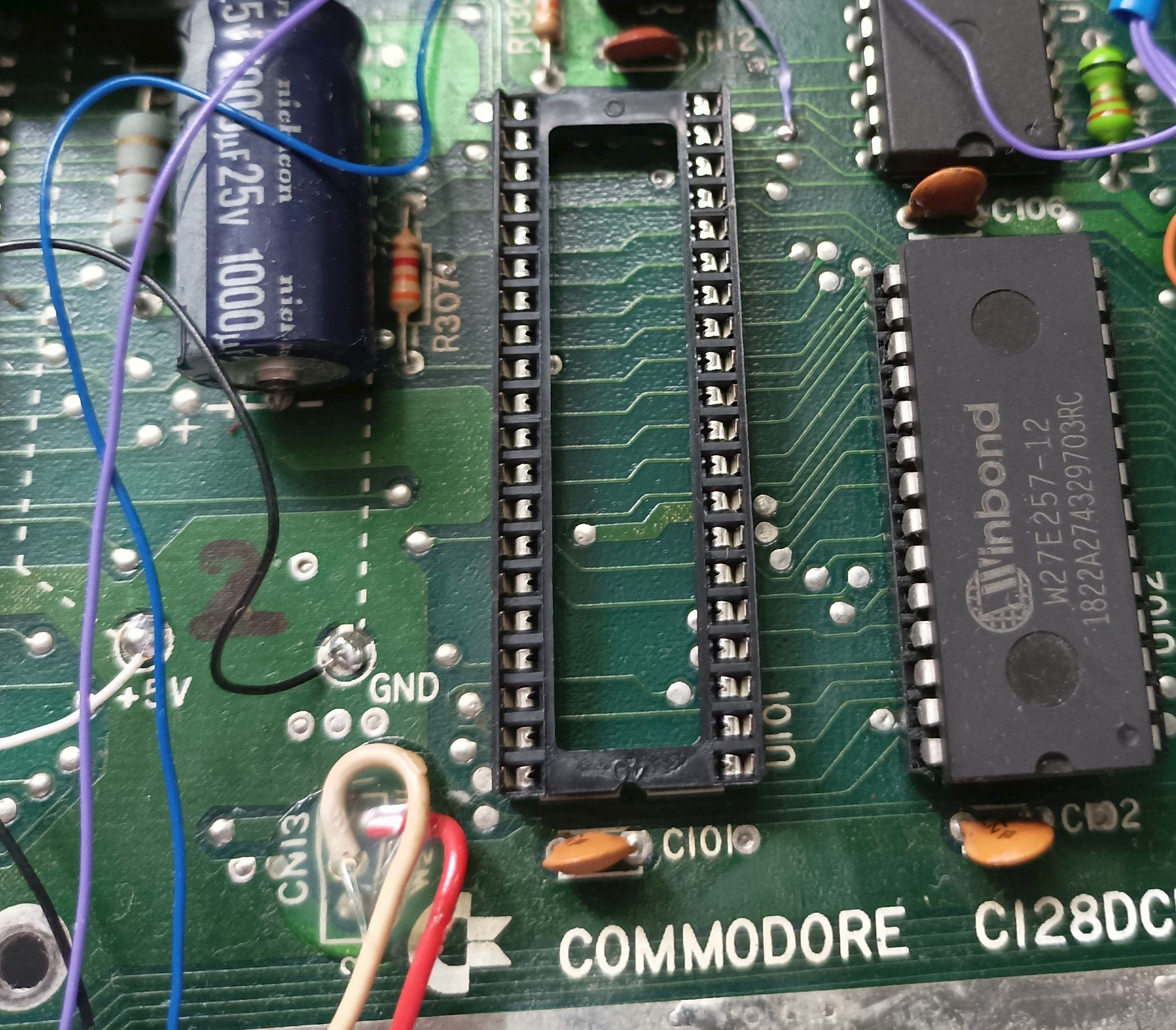 C128DCR mainboard with socket in U101