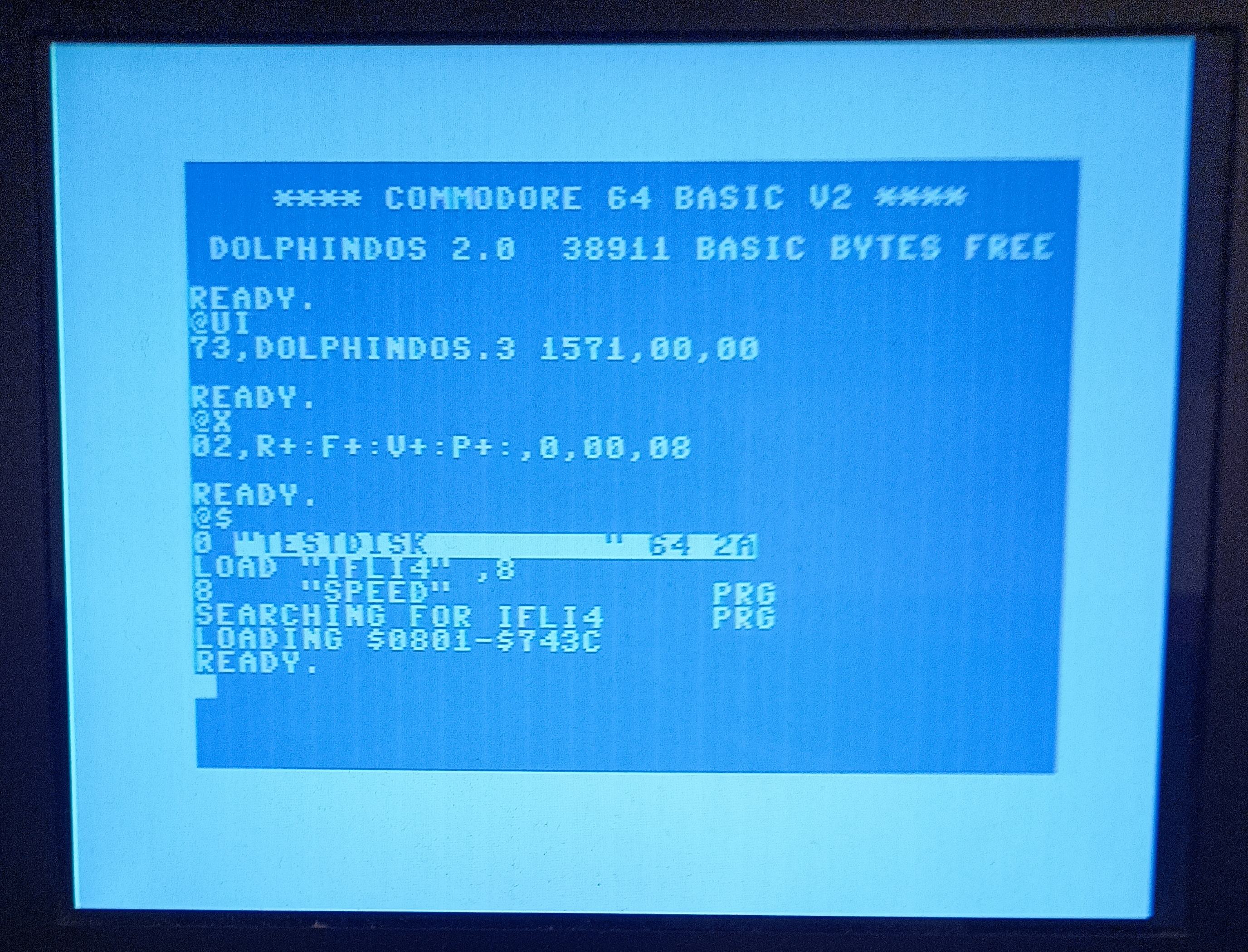 C64 screen with DolphinDOS 3 activity