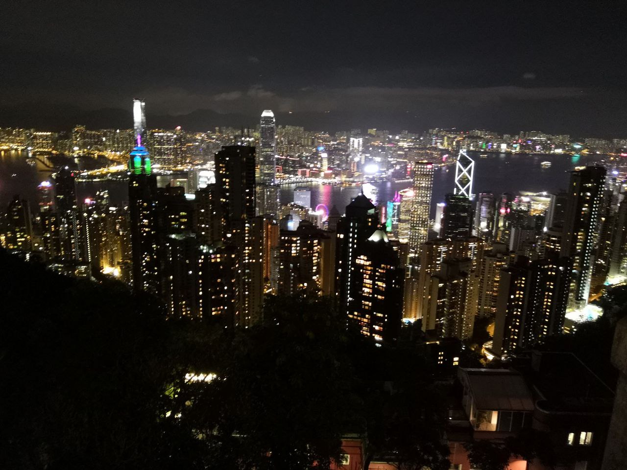 2019年摄于香港。当时的印象：繁华，喧闹，朋克
