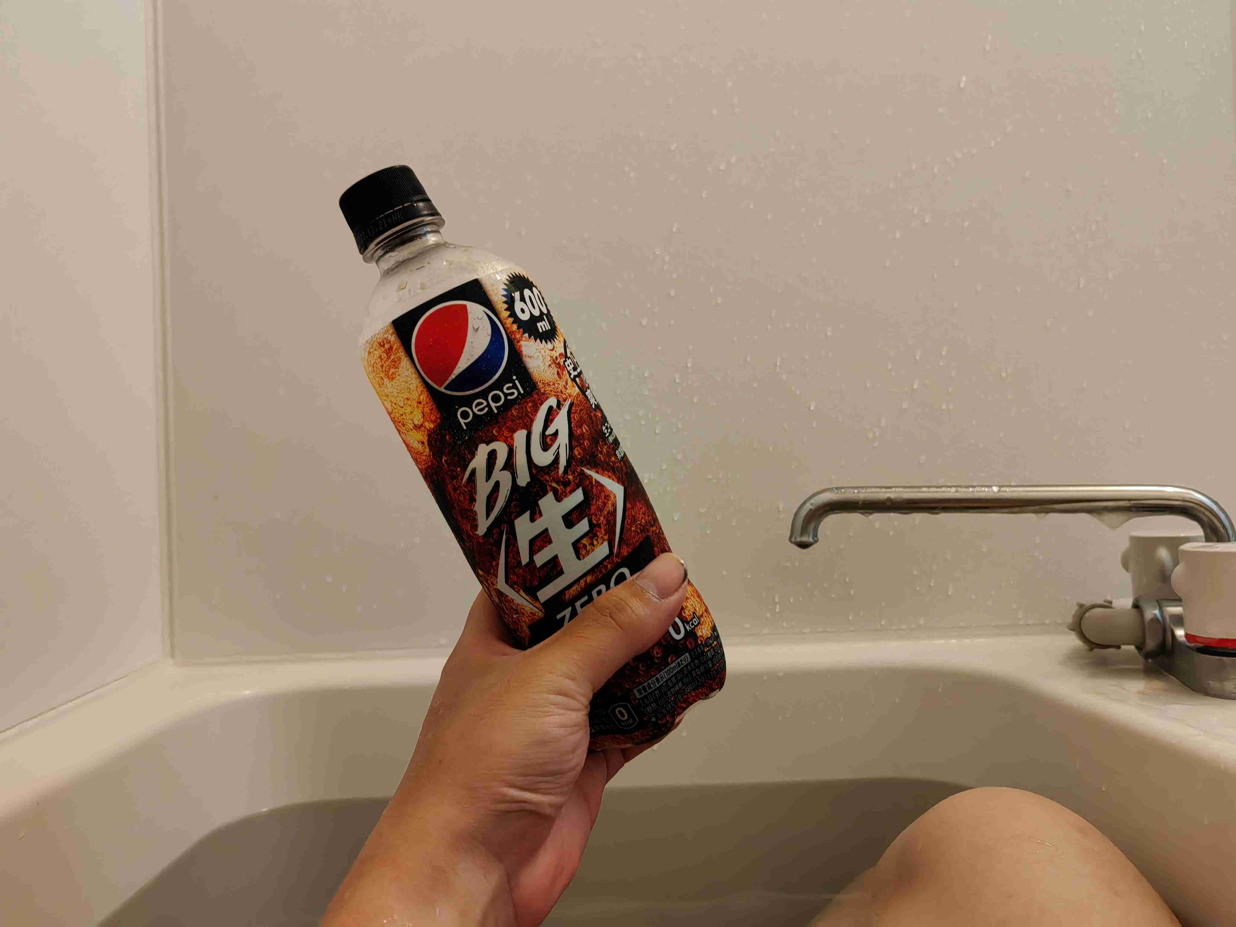 日本生可乐，属实是没什么特别，也长不出宾州，但是泡澡的时候喝很愉快就是了