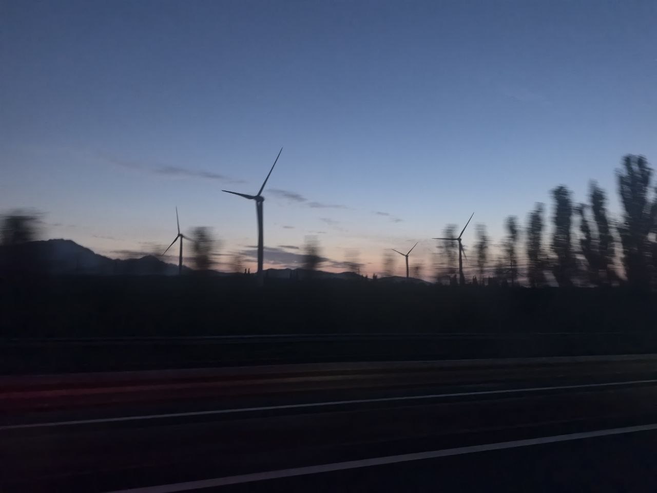怀来的水、天、大风车