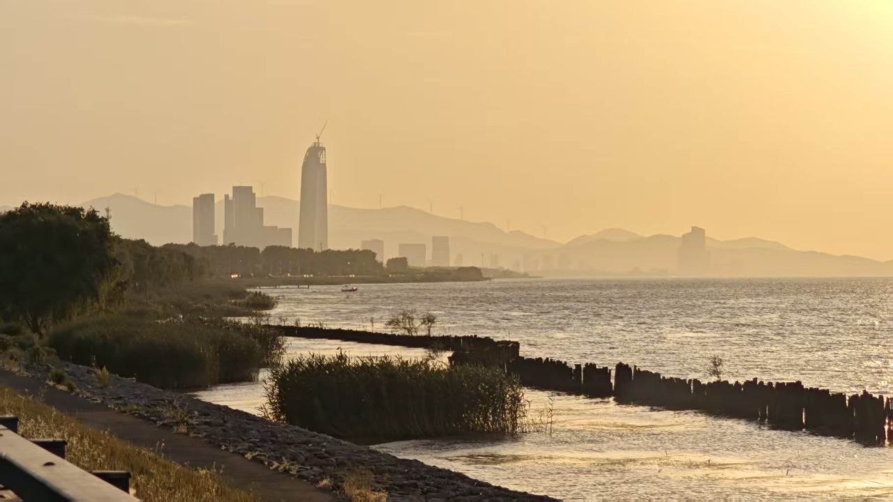 湖州一景。苏州-宜兴的东太湖-南太湖线，堪称是最佳赏味区