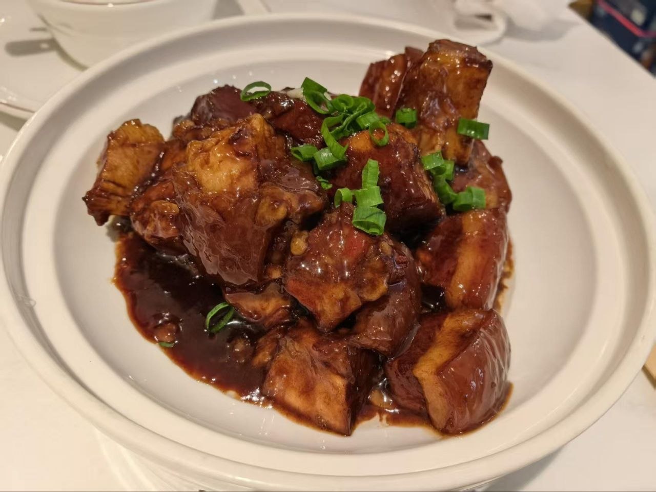 红烧肉配米饭，怒下三大碗