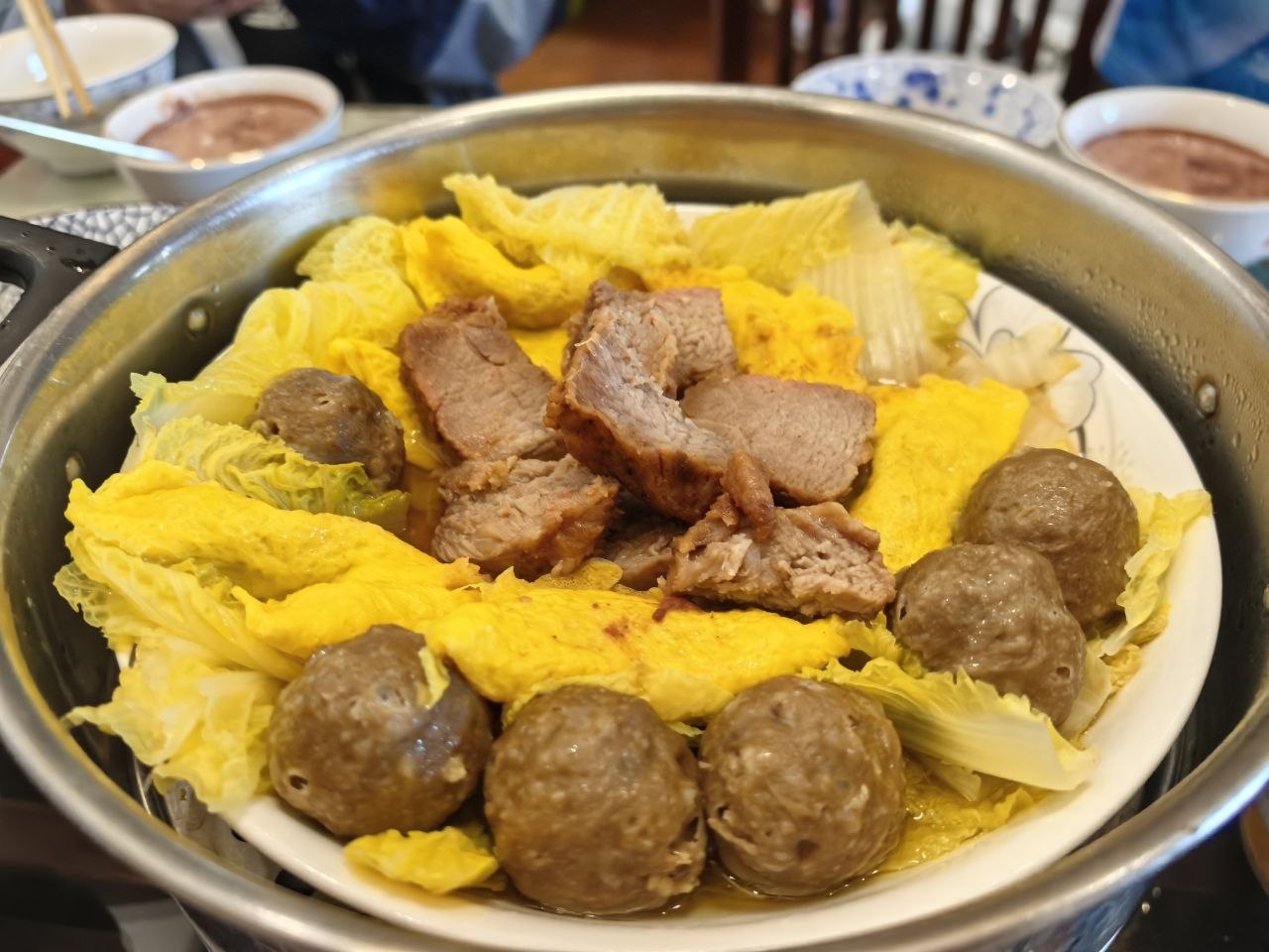 一起研发菜肴的日子，还是相当棒的；光是叉烧，就已经能和店里做个八九成相似