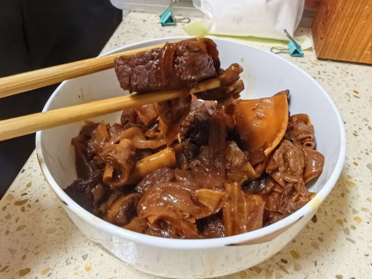 做菜最重要的还是试菜，只有自己吃过，方知酸甜苦辣咸