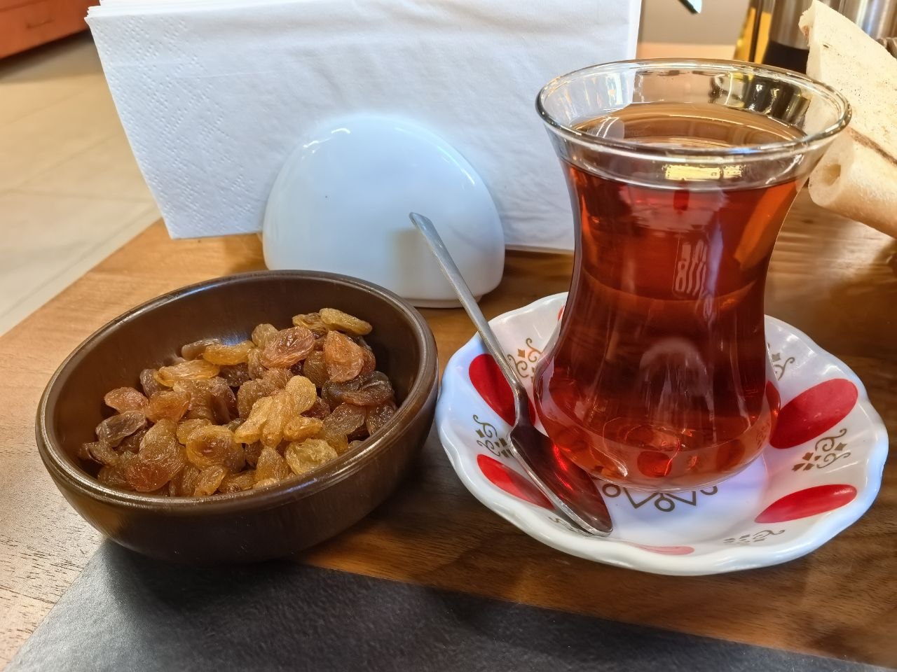 免费的红茶和葡萄干，品质却相当高