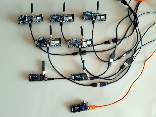 5 TTGO T-Beam and 2 LoRa32 devices (top) acting as multi-SF receivers, and one LoRa32 (bottom, orange cable and no antenna) acting as sender.