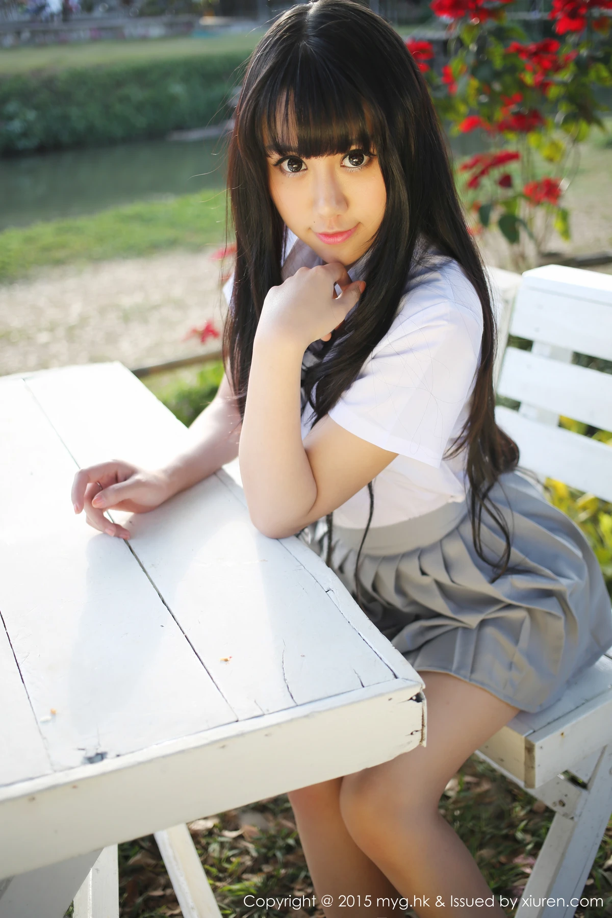 MyGirl美媛馆 Vol.096_嫩模杨晓青儿泰国旅拍清纯学生装花丛中的美仙子写真88P - 1