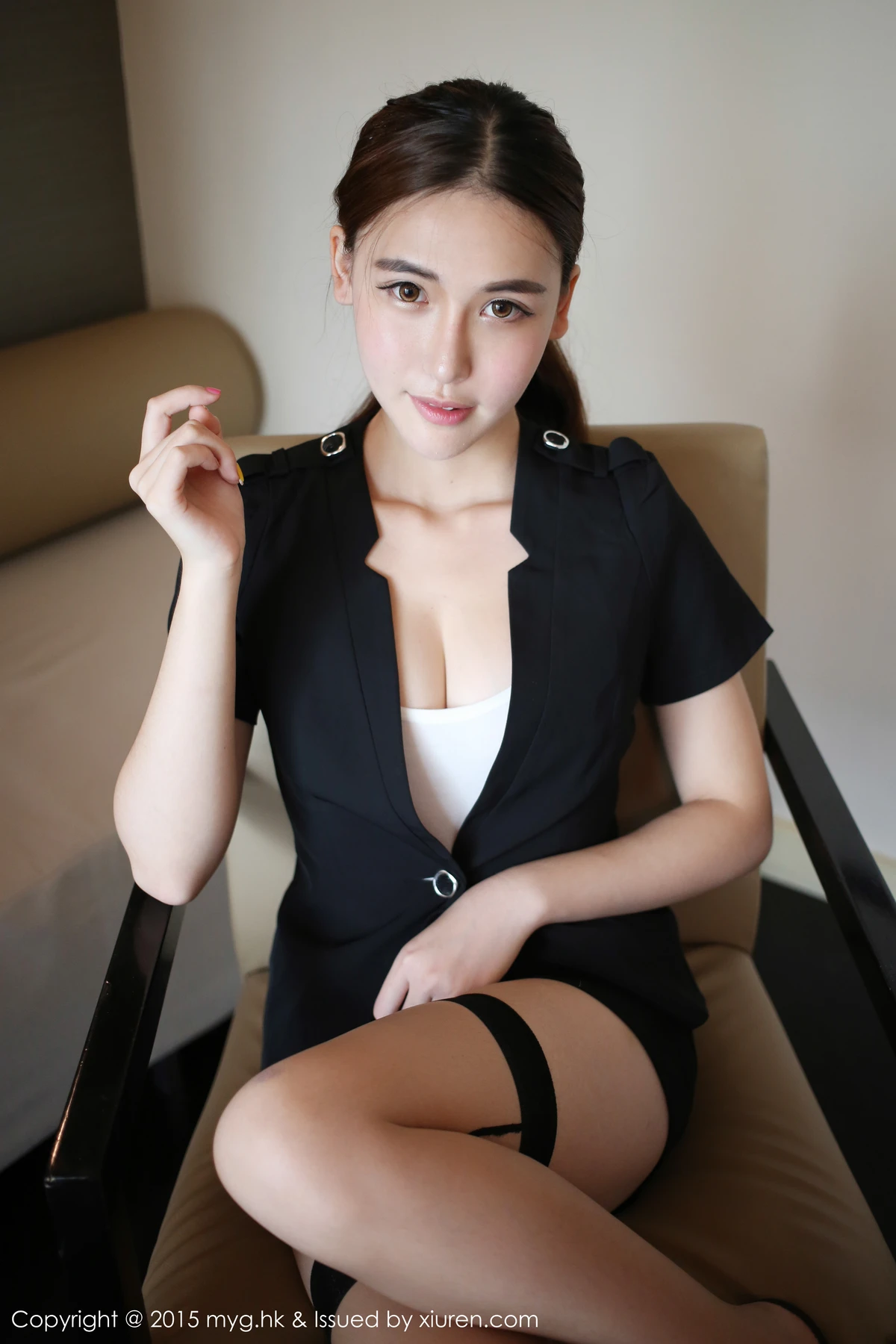 MyGirl美媛馆 Vol.161_嫩模熊吖BOBO黑色教师制服吊带丝袜性感迷人写真40P - 4