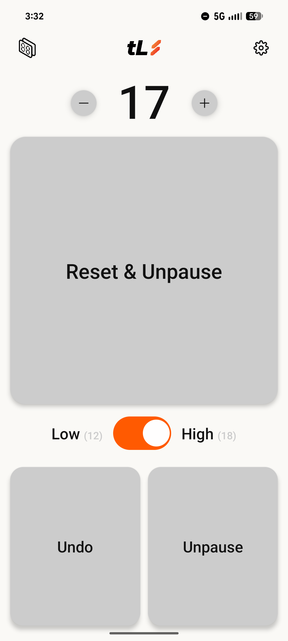 The tinyLeague Hub main timer screen, with the shot clock icon in the top left