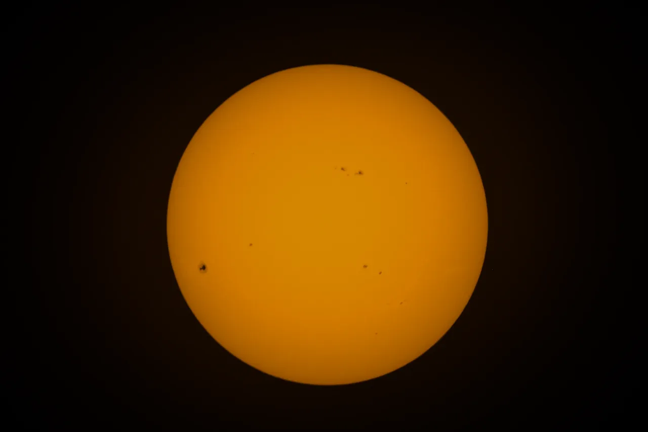 Sunspots 8 July 2023