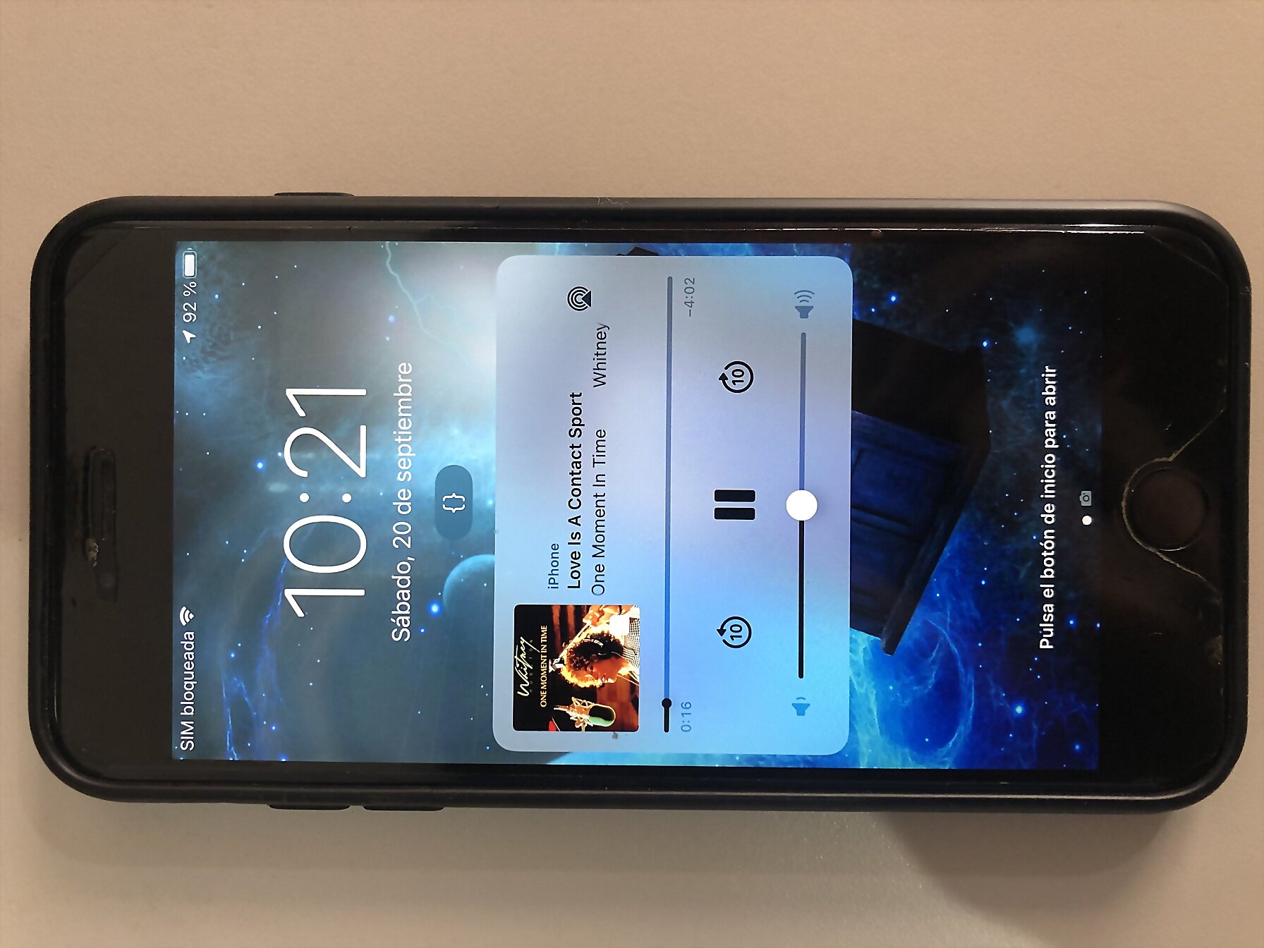 Synthwave Player mobile interface - artist view