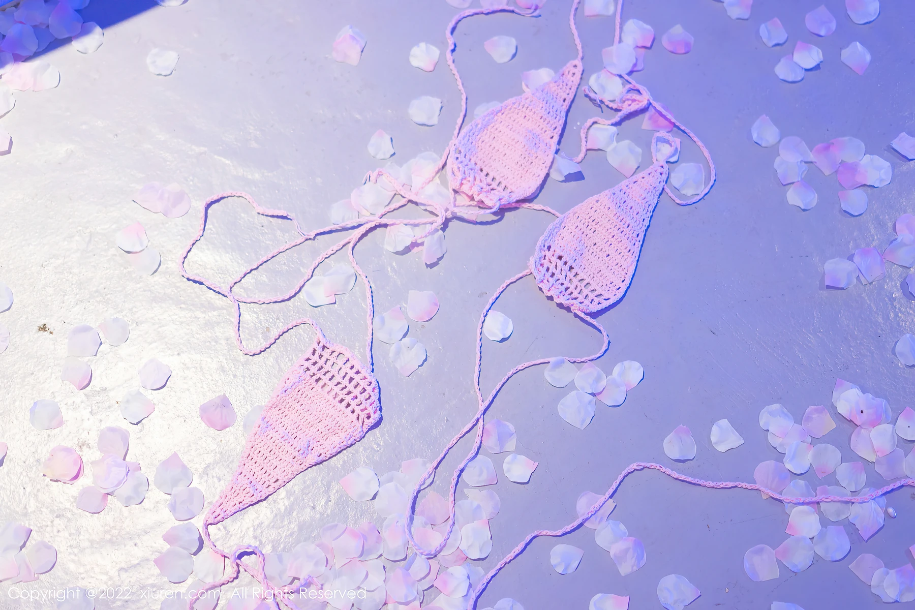 XiuRen秀人网 No.5001_女神王雨纯大理旅拍泳池性感粉色比基尼秀丰满身材迷人诱惑写真60P - 3