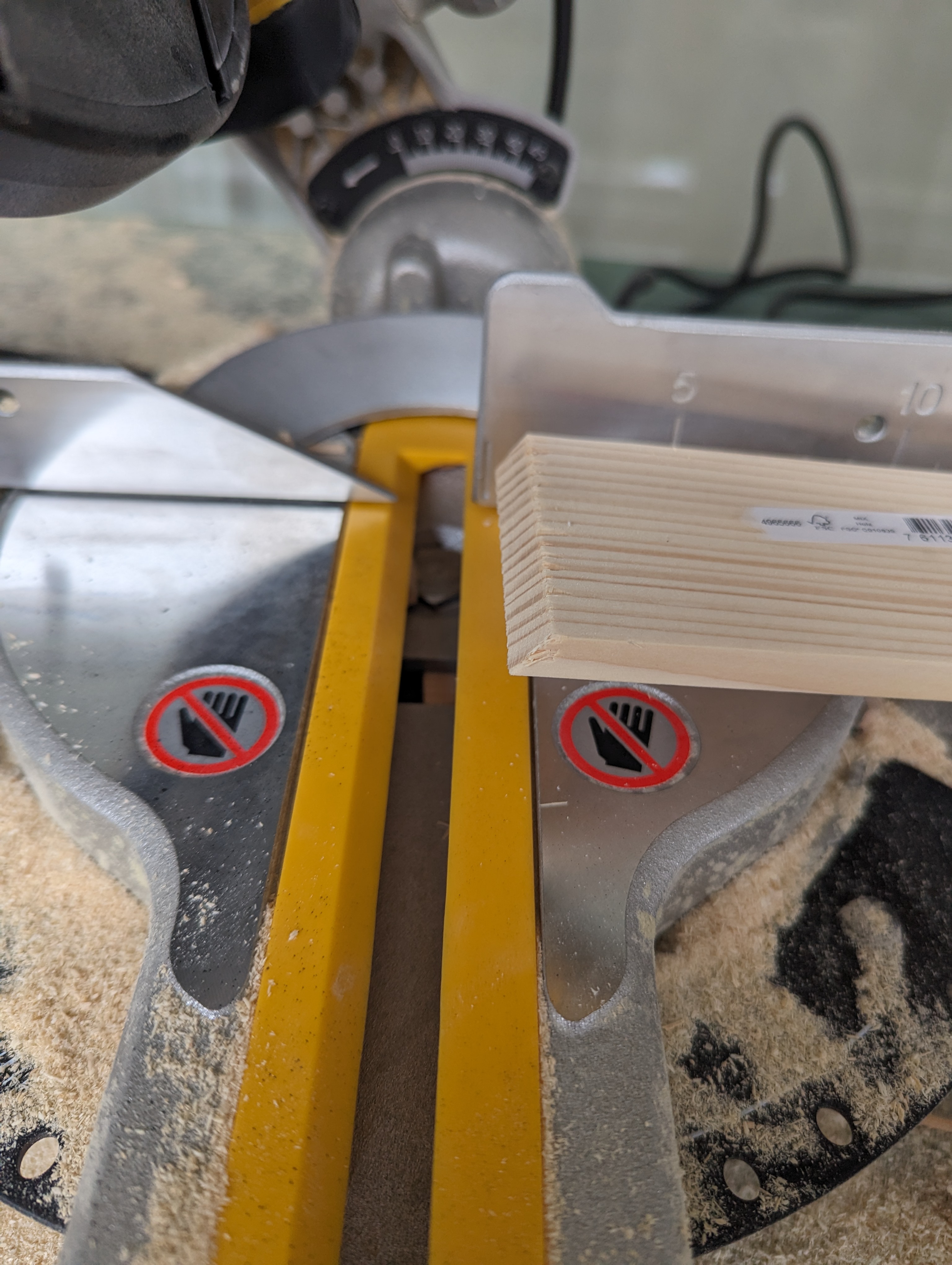 miter-saw-length-fixture