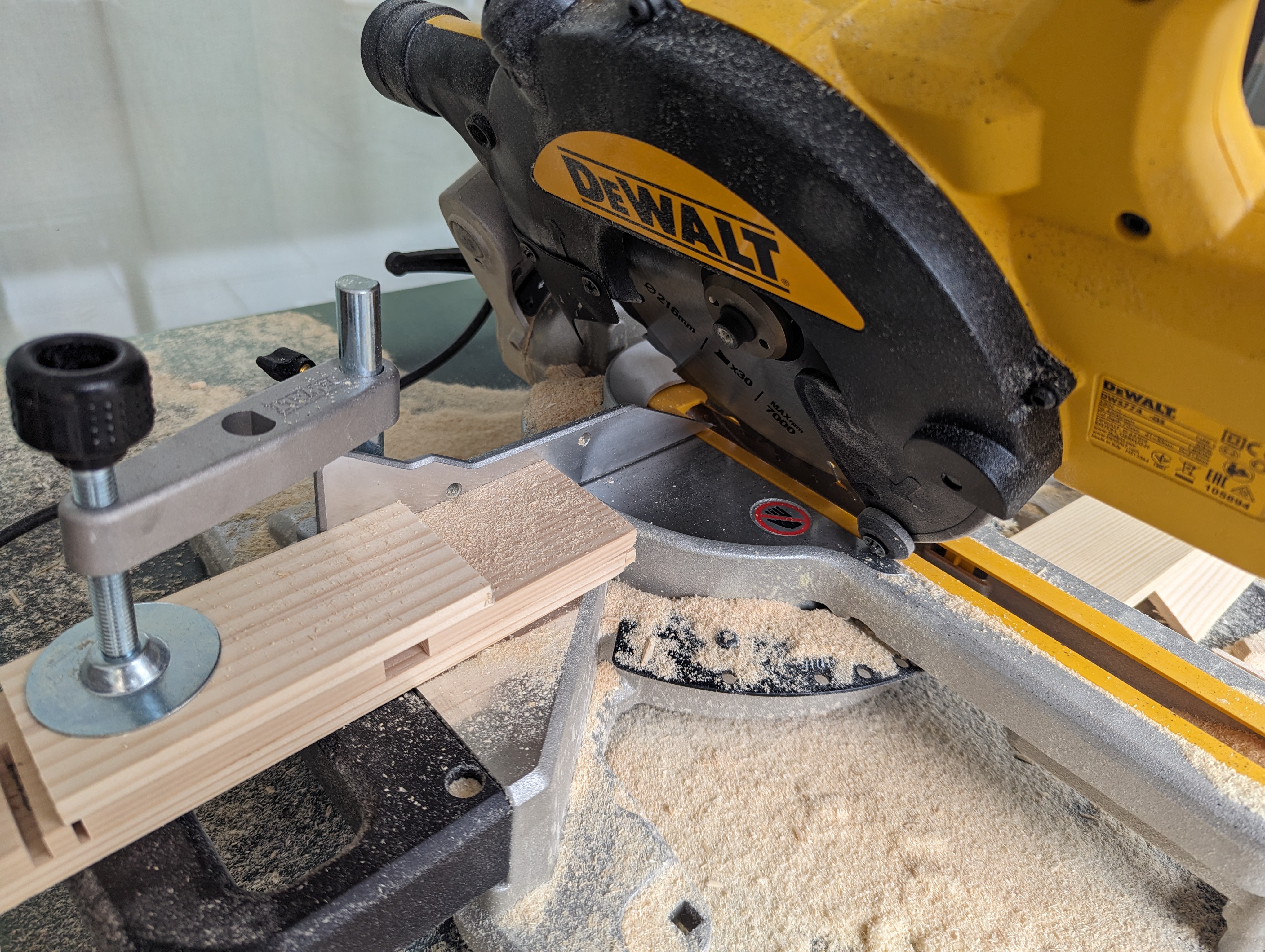 miter-saw-length-fixture