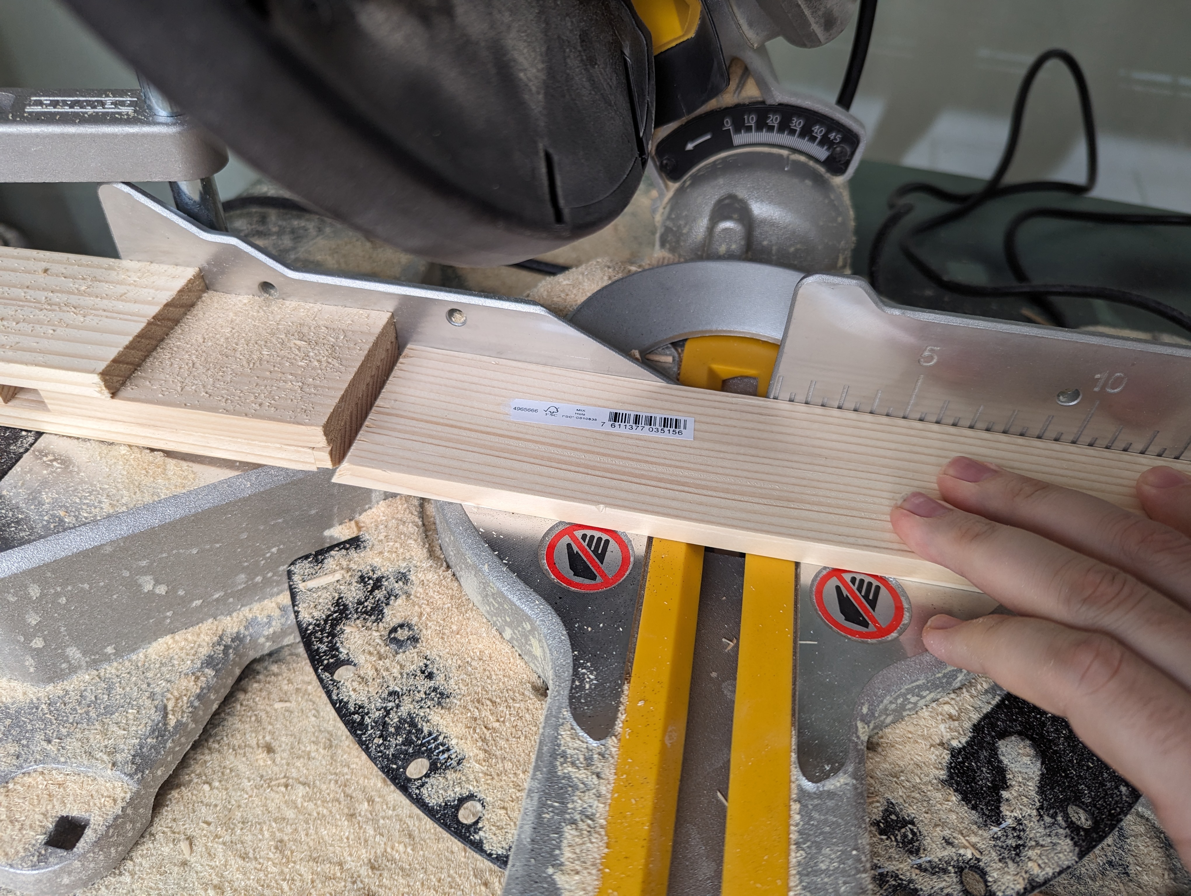 miter-saw-cutting