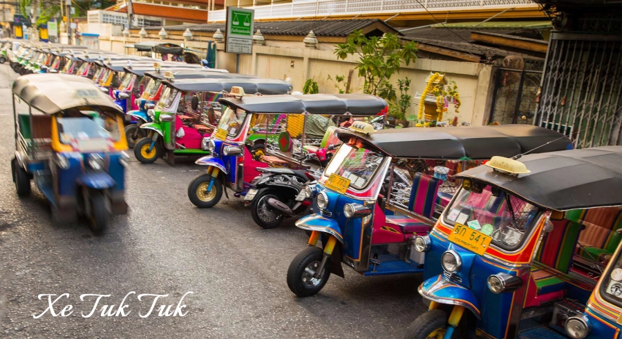 Sử dụng xe Tuk Tuk khi du lịch tết Thái Lan