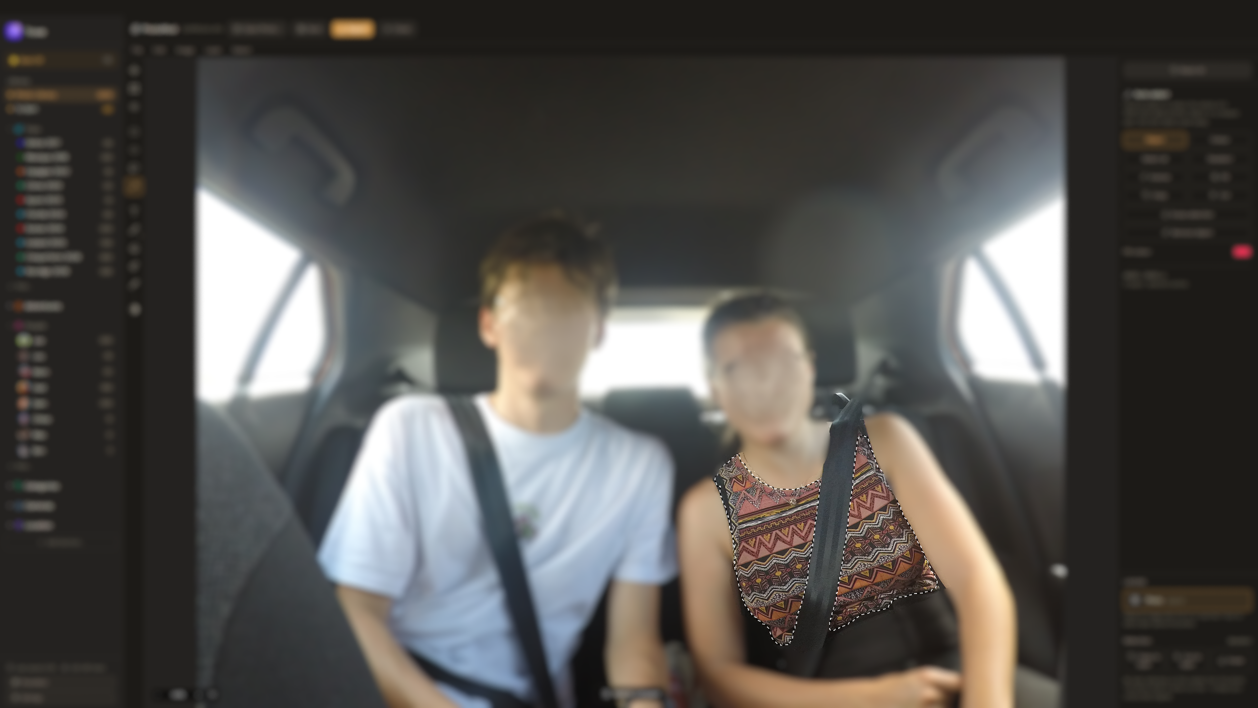 One click on a person selects them, with the outline around them and the Auto select panel