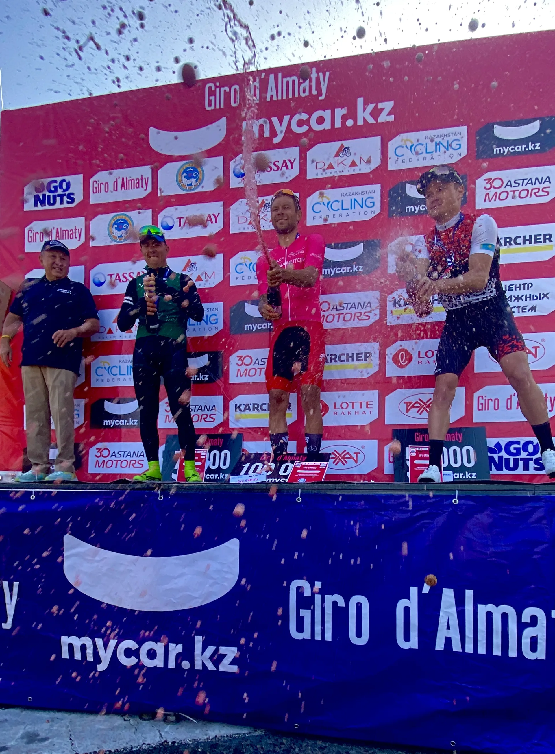 Подиум — шампанское