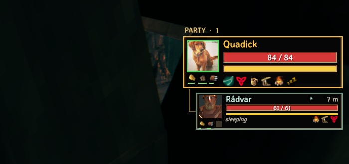 Close up: health, stamina, distance and the arrow to each player