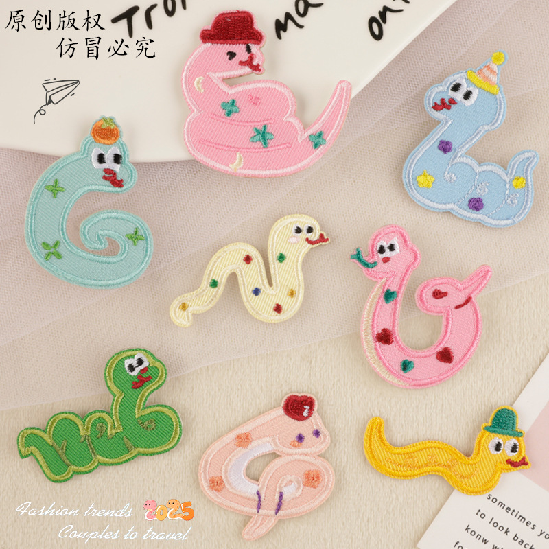 Iron on patches cartoon snake embroidery sticker shoe and hat decoration patch patch accessory self-adhesive cloth sticker