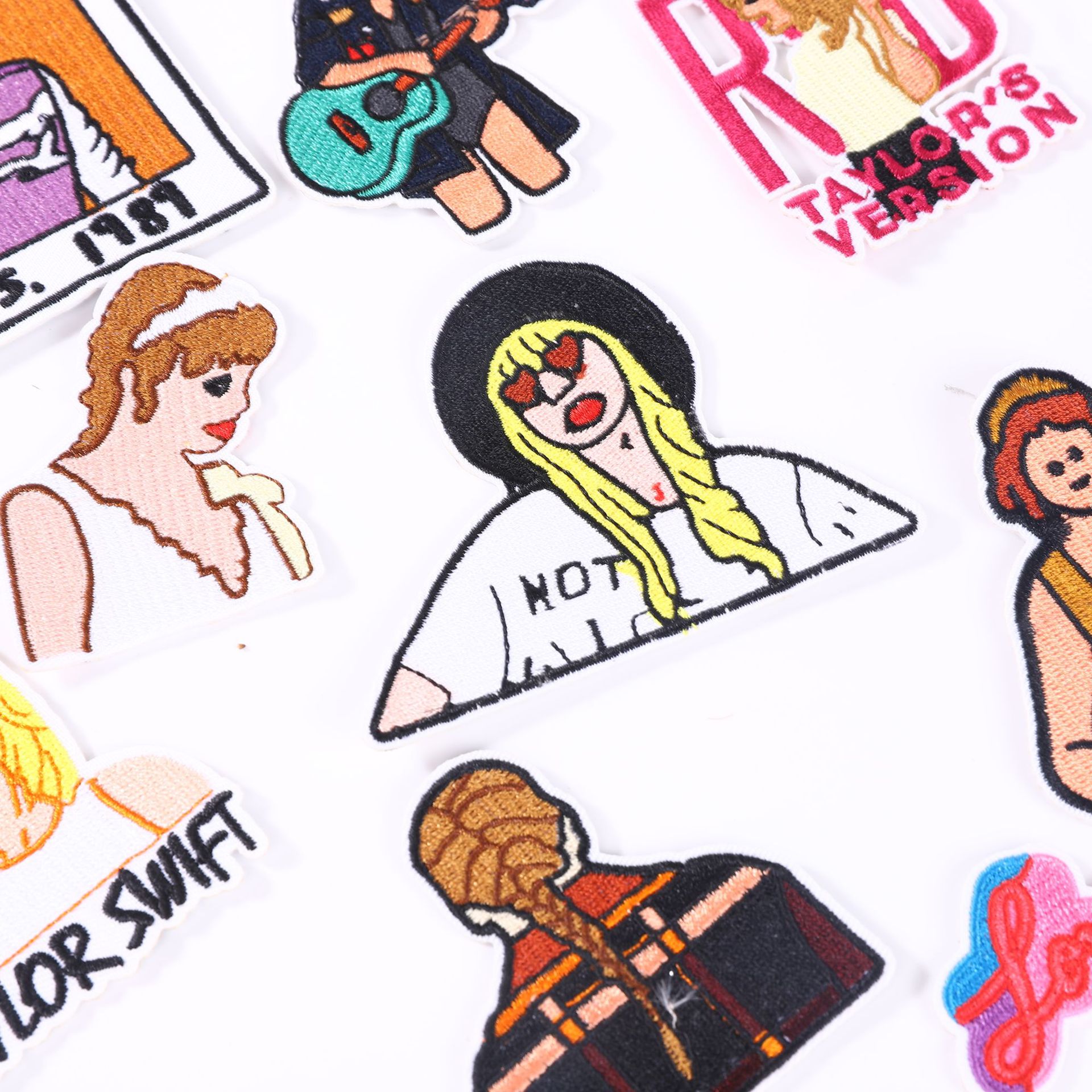 cloth sticker accessories embroidery Patches cloth European cartoon sticker embroidery cloth sticker embroidery Patches sticker and washable.