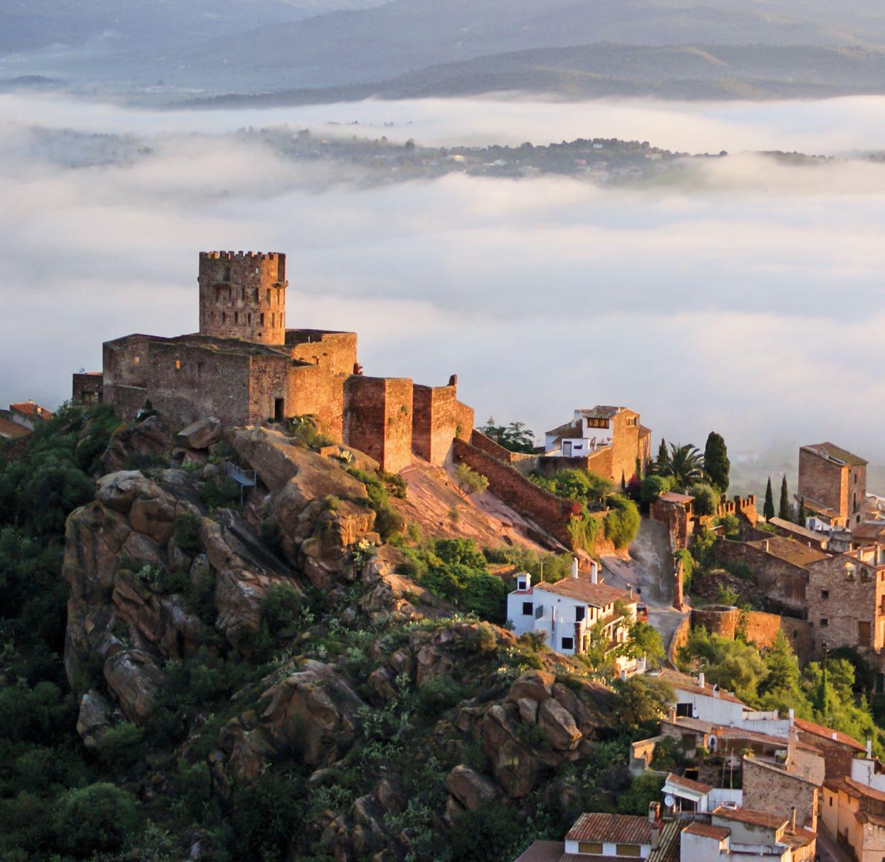 Castillo de Vilafamés sobre la roca